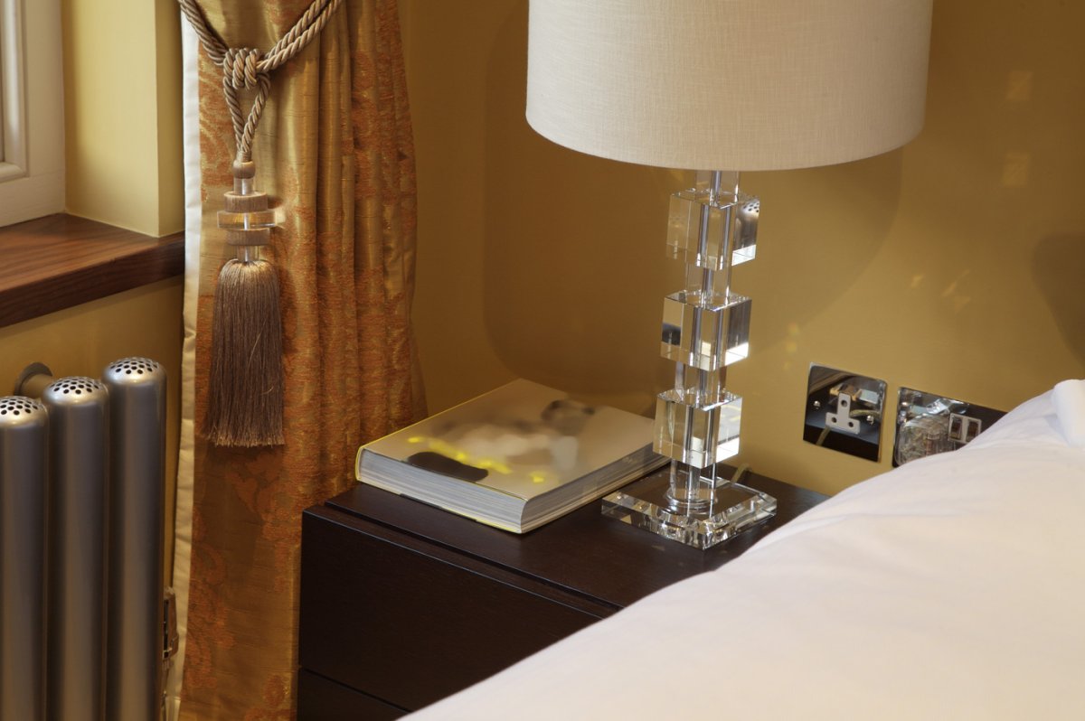 Шкаф вокруг кровати