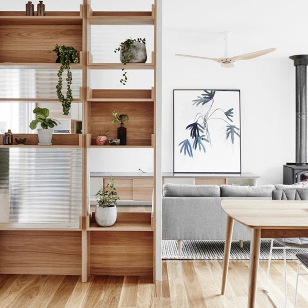 Стеллаж-перегородка для зонирования комнаты