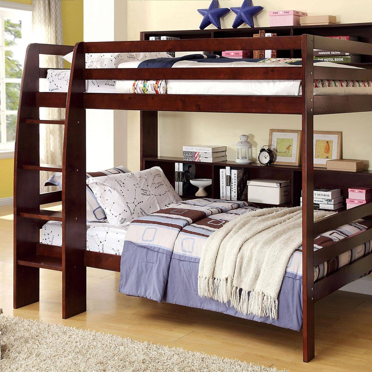 Спальня с двухъярусной кроватью