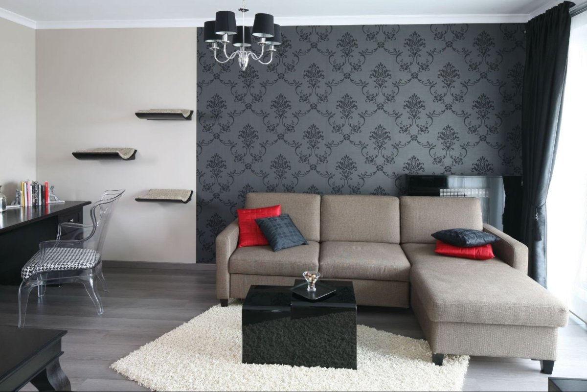 Обои за диваном