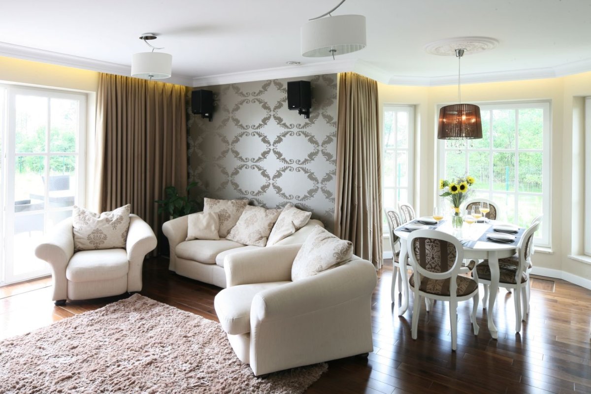 Спальня светлая с угловым диваном