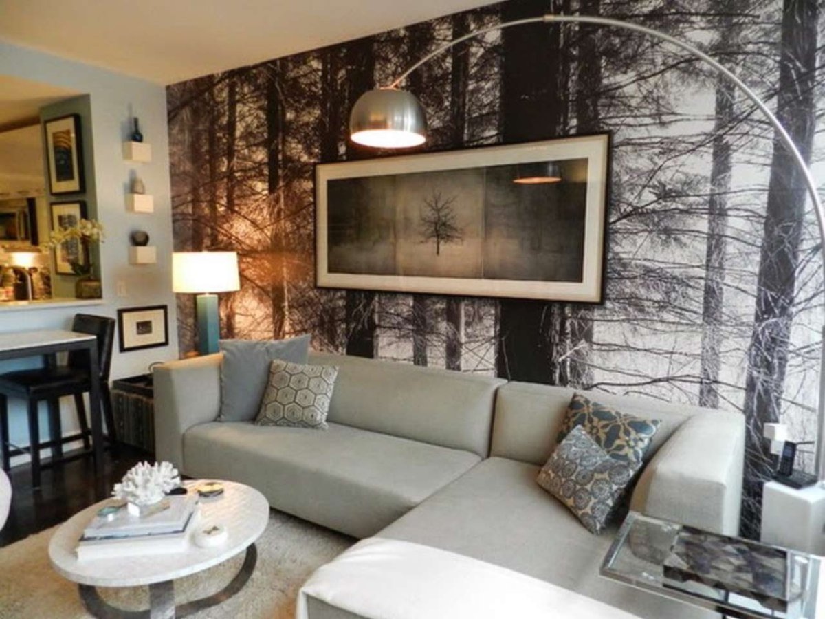 Гостиная с телевизором на стене классика