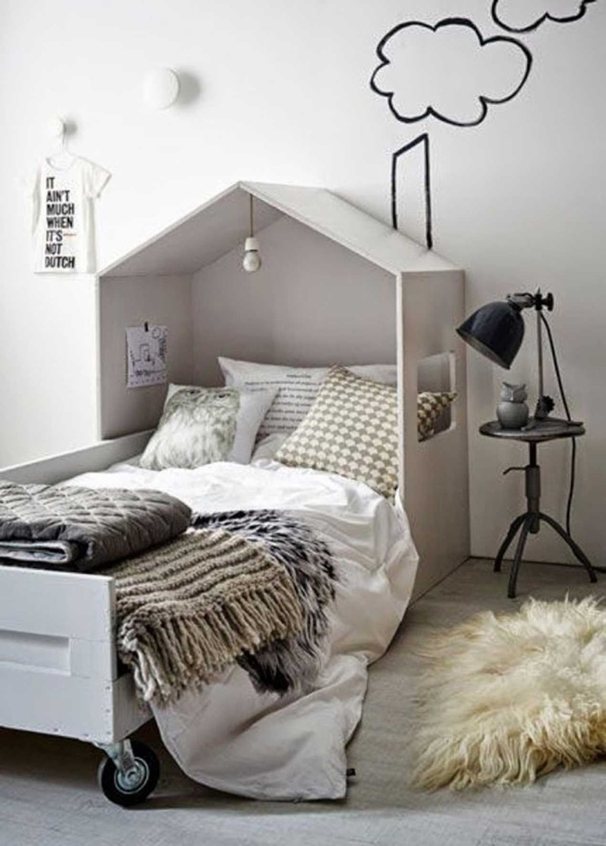 Необычная уютная комната