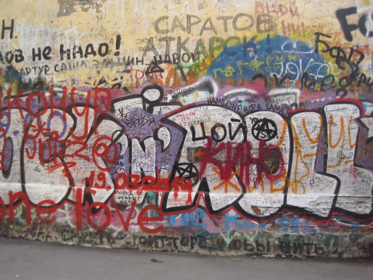 Цитаты на стенах в интерьере