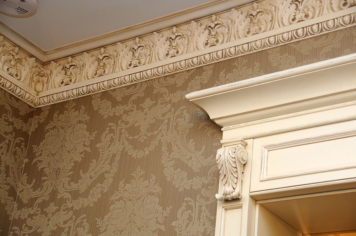 Молдинги из гипса в интерьере