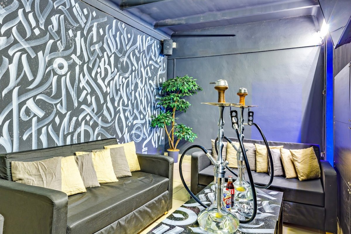 Украшение стен в кальянной