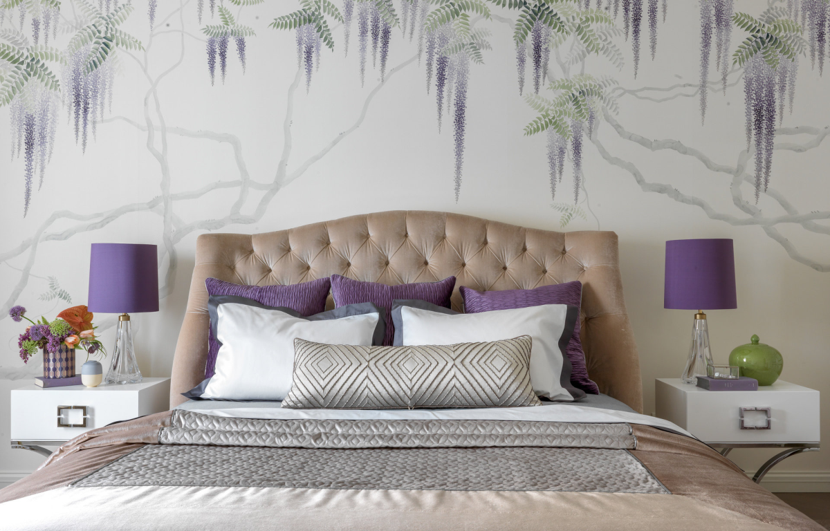 Панно в изголовье кровати