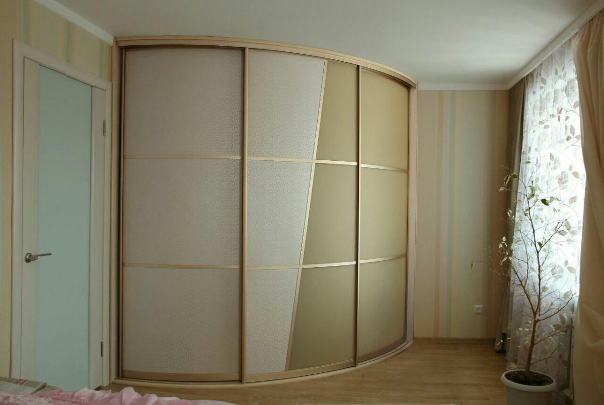 Шкаф купе с круглыми боками