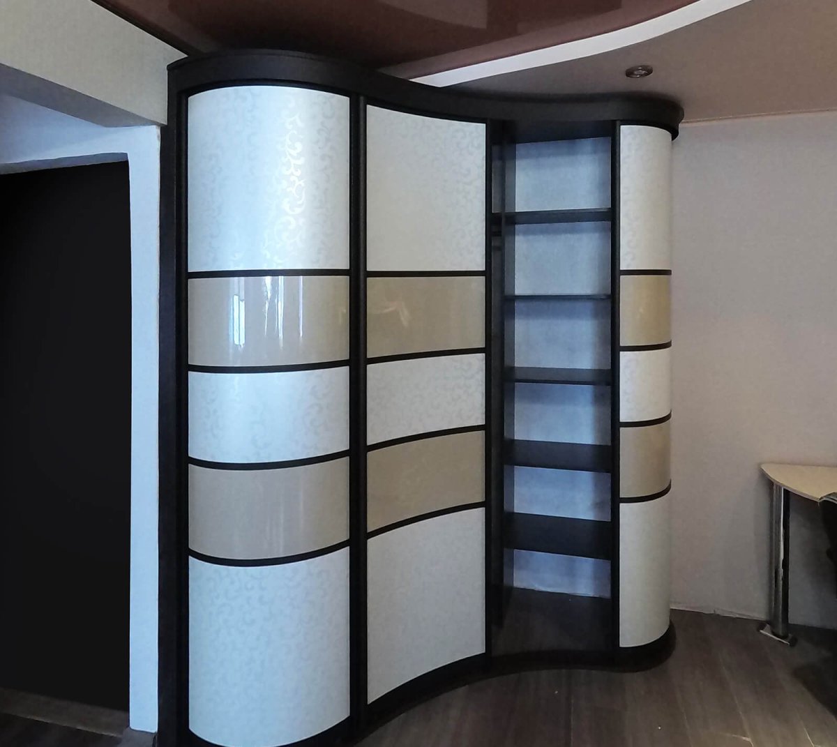 Радиусный шкаф купе