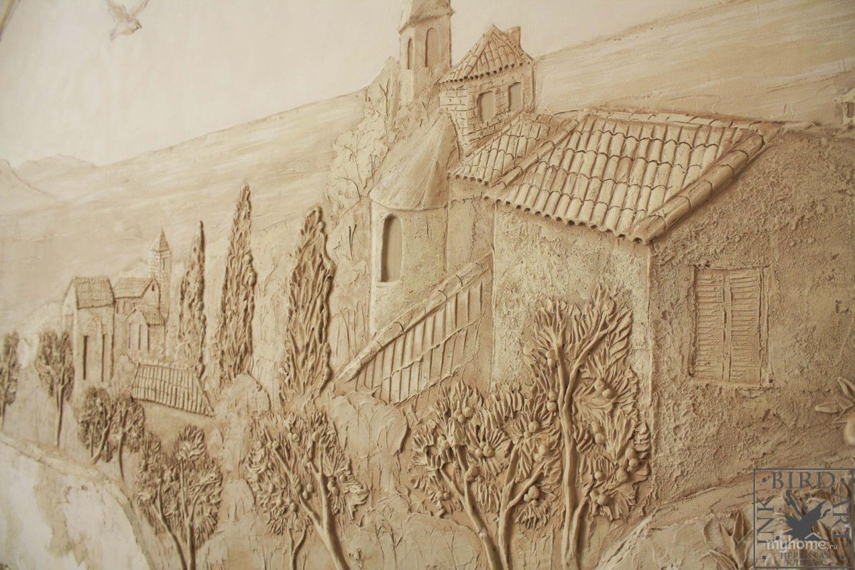 Барельеф на стене здания