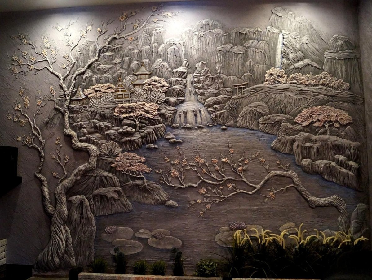 Барельеф на стене природа