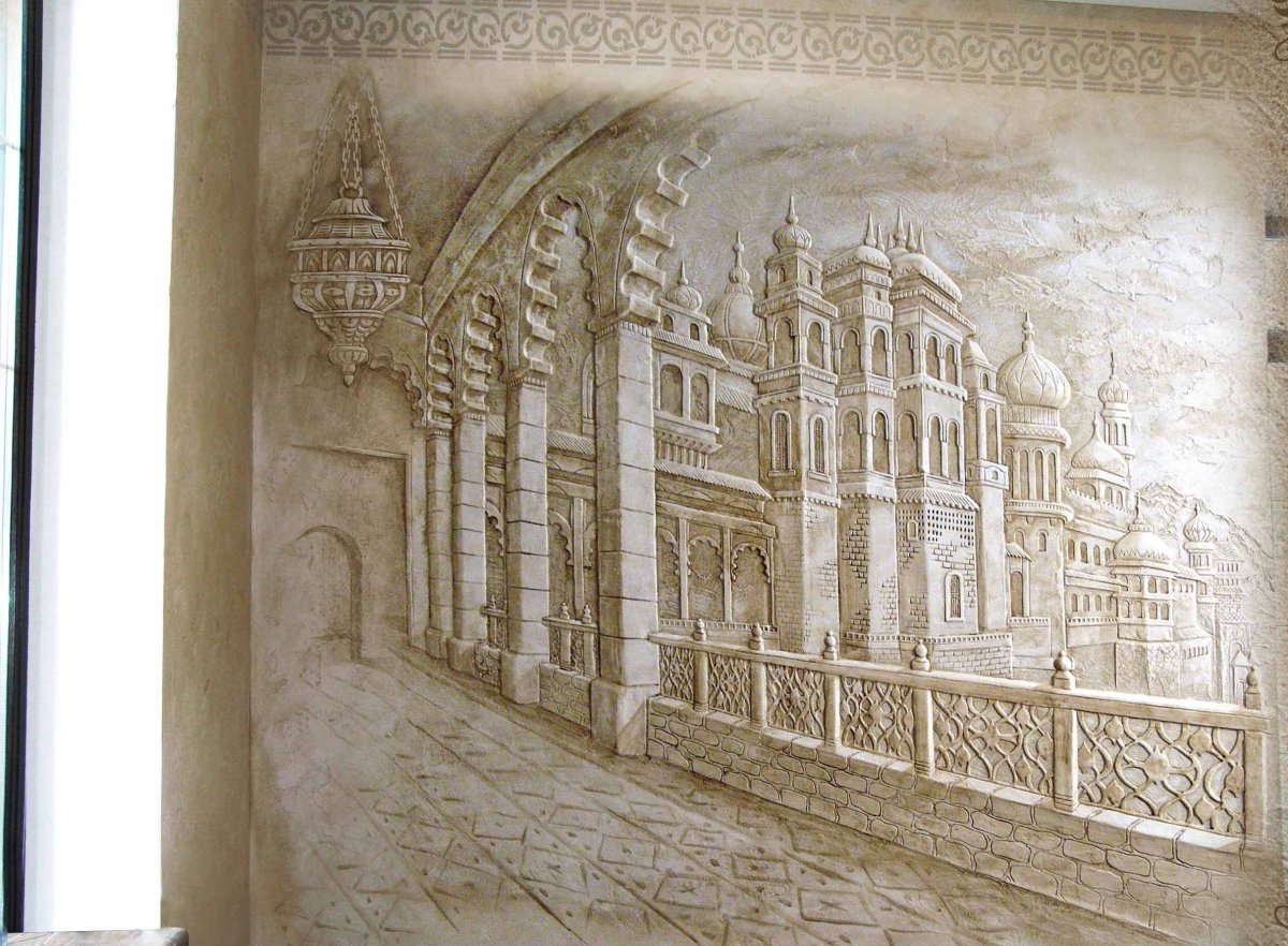 Барельеф на стене здания