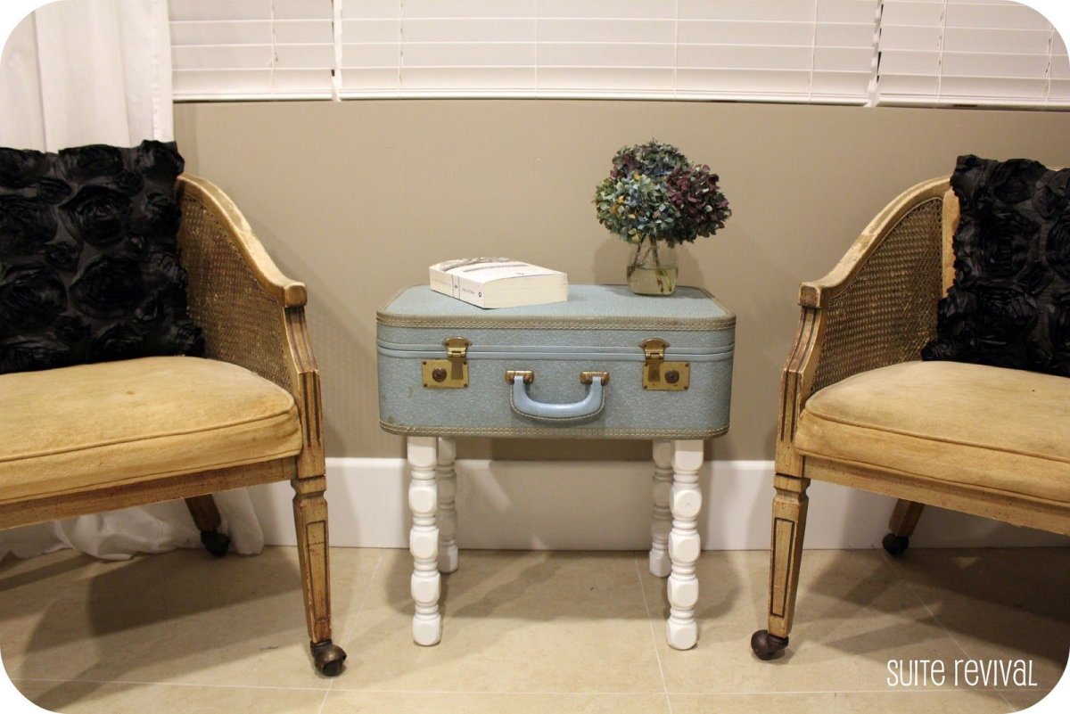 Журнальный столик из чемодана