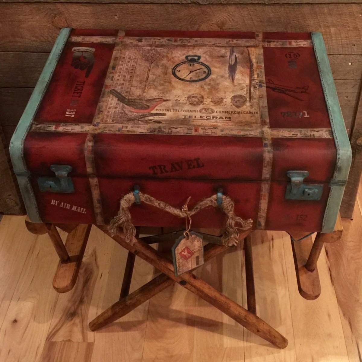 Журнальный столик из чемодана