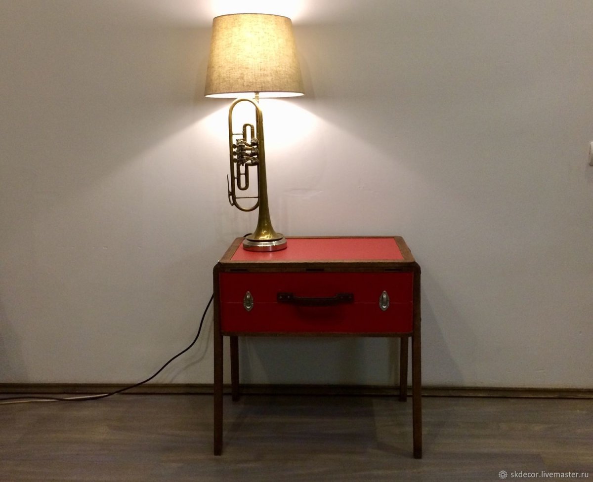 Журнальный столик из чемодана