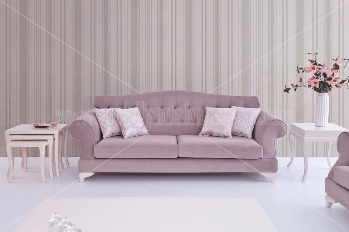 Розовый диван в интерьере