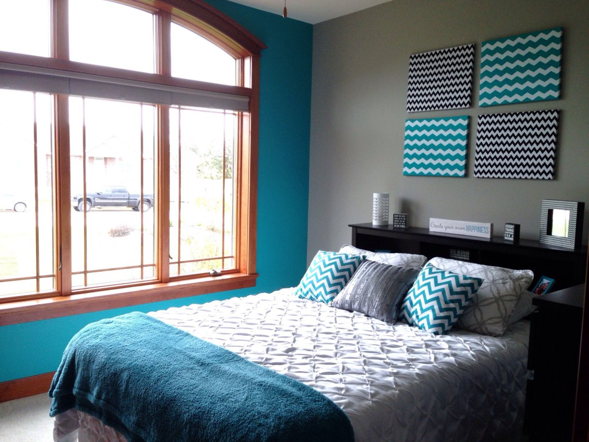 Интерьер комнаты в бирюзовом цвете