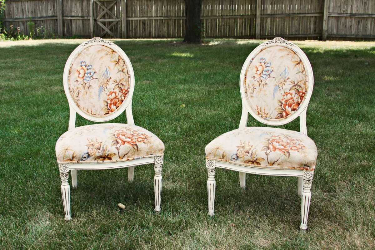 Разрисованные стулья