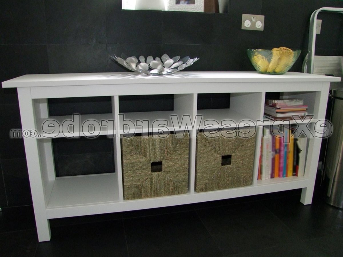 Консольный стол ХЕМНЭС С телевизором