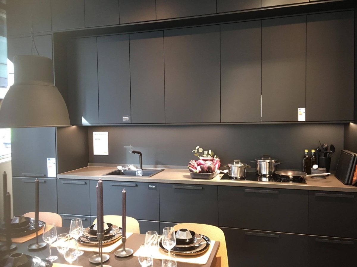 Современная маленькая угловая кухня