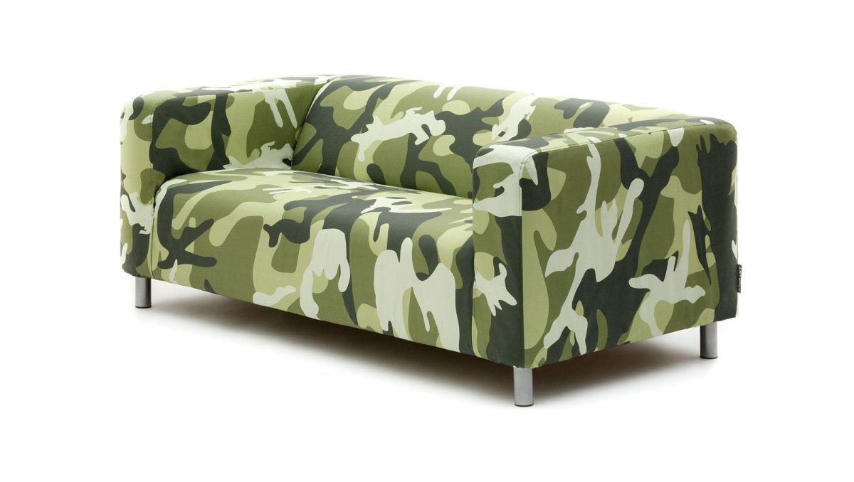 Фисташковый диван в интерьере