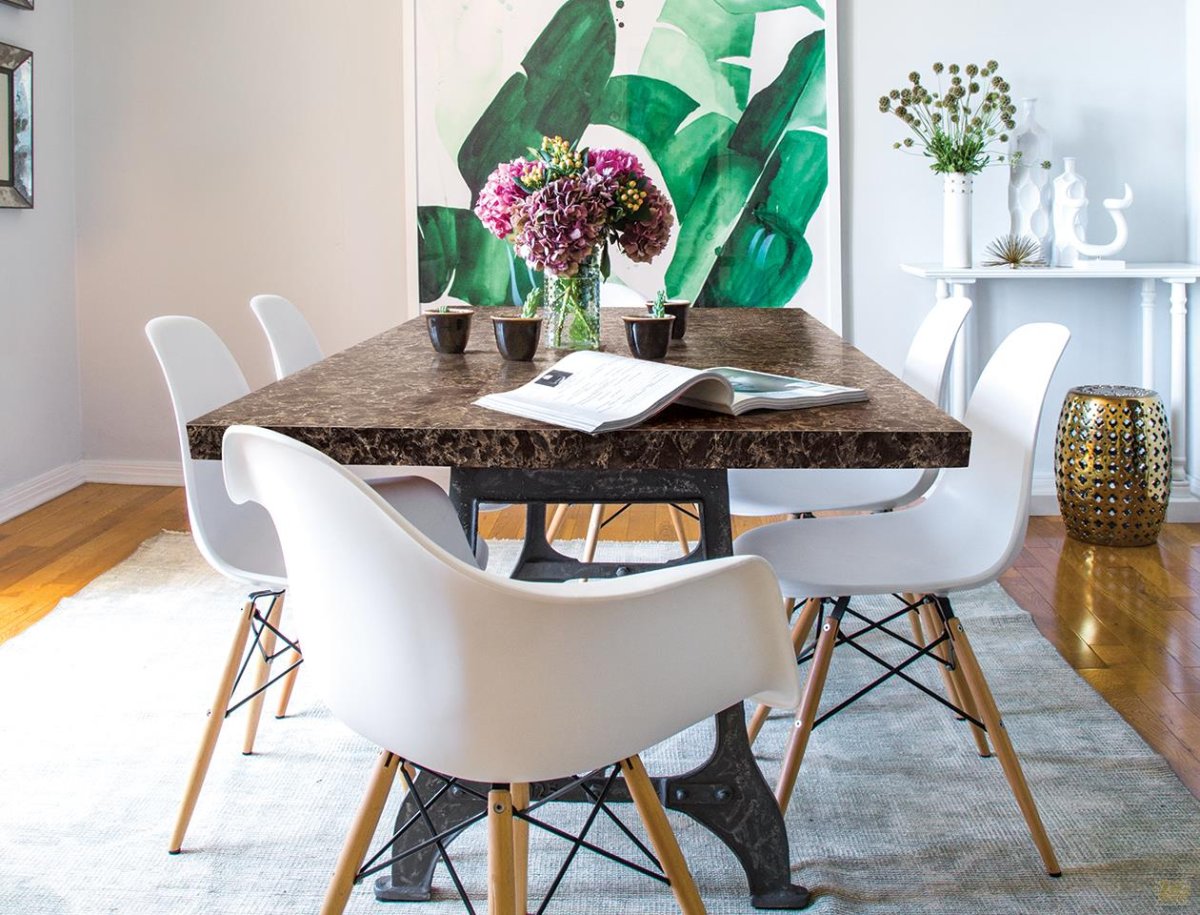 Стул Eames DSW В классическом интерьере