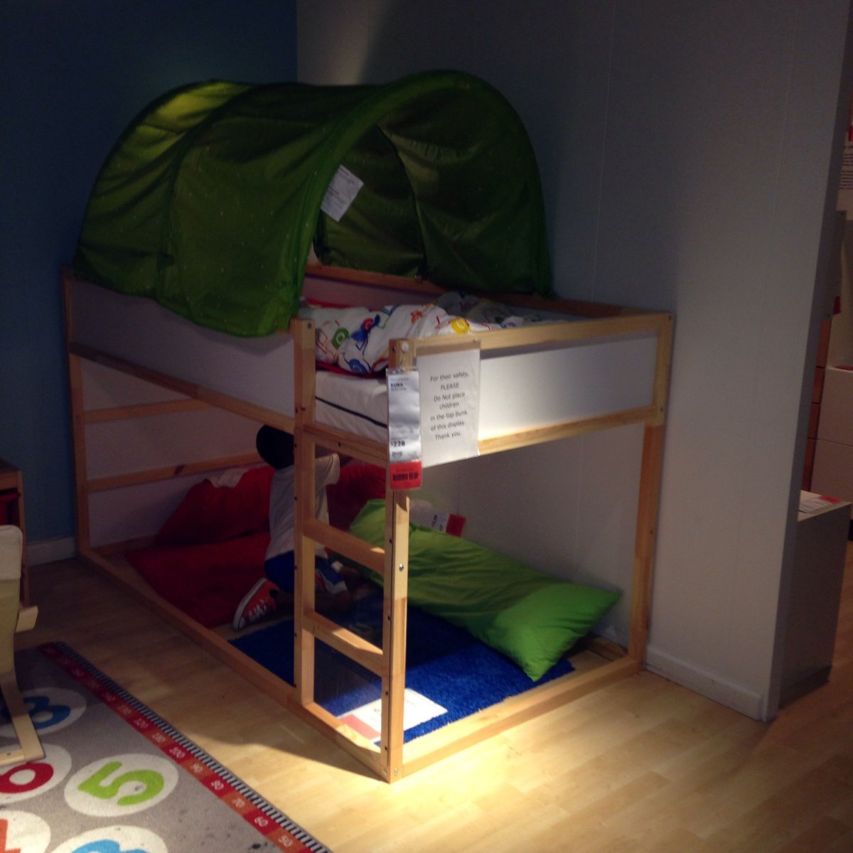 Икеа Кюра и ТРУФАСТ