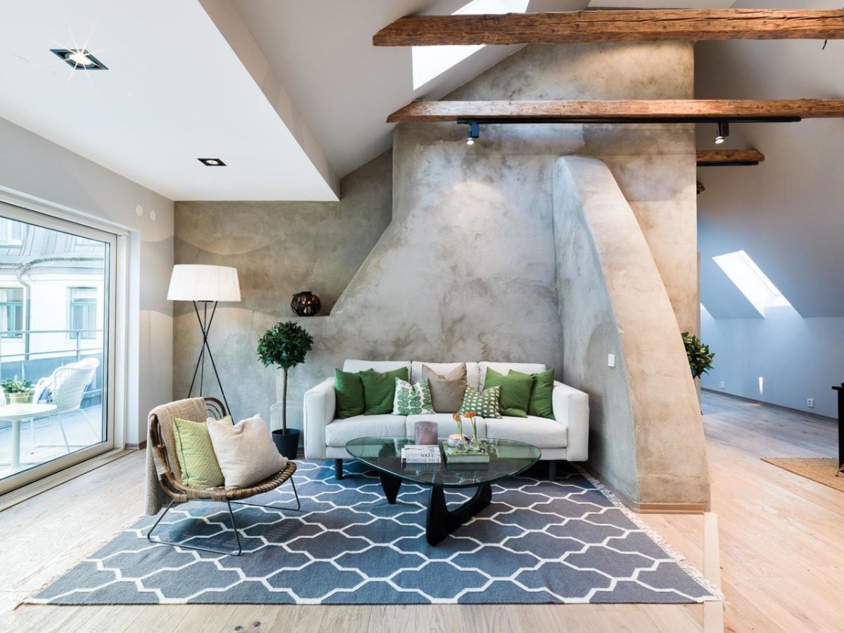 Коричневая стена