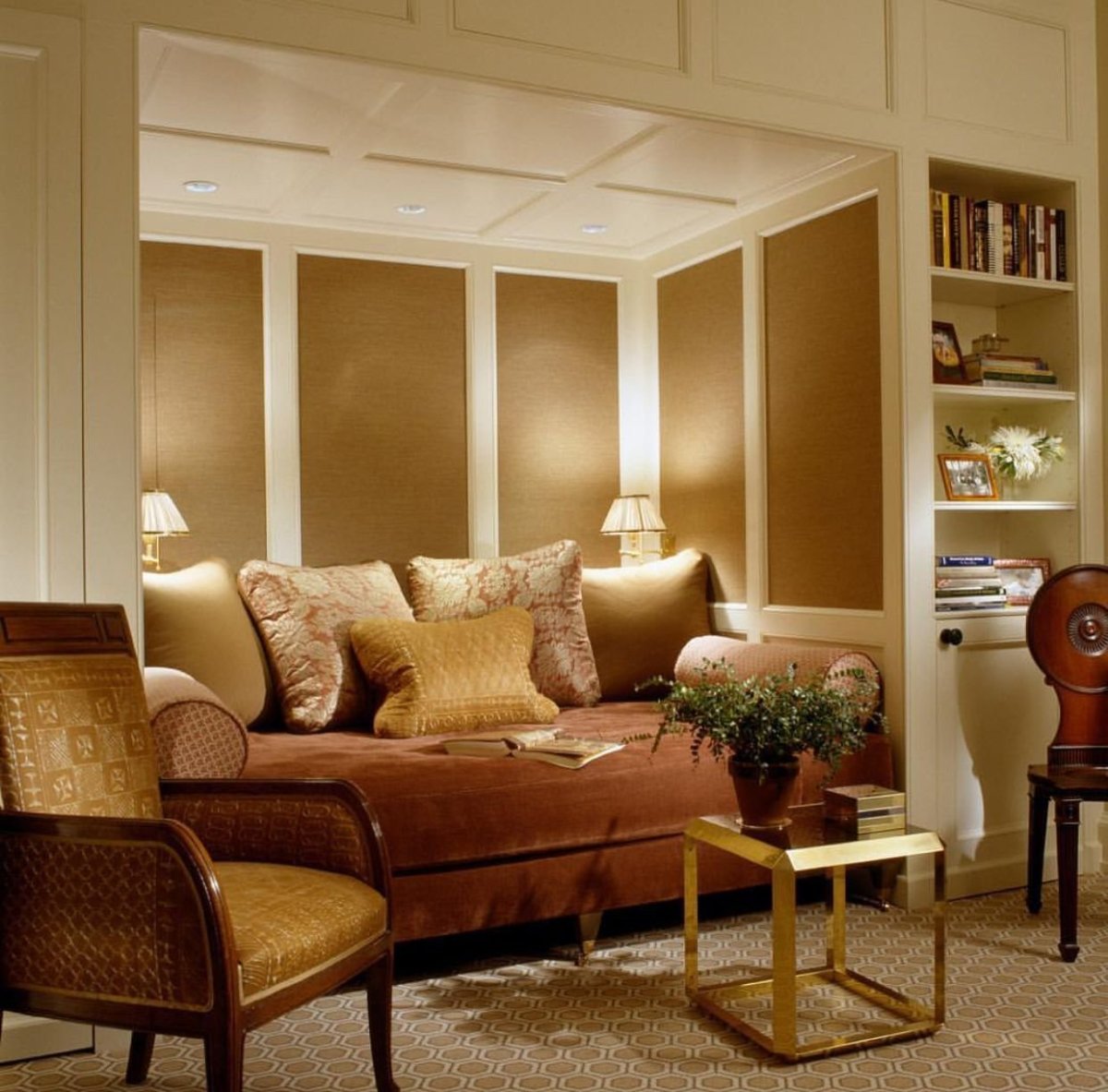 Желтые стены в интерьере