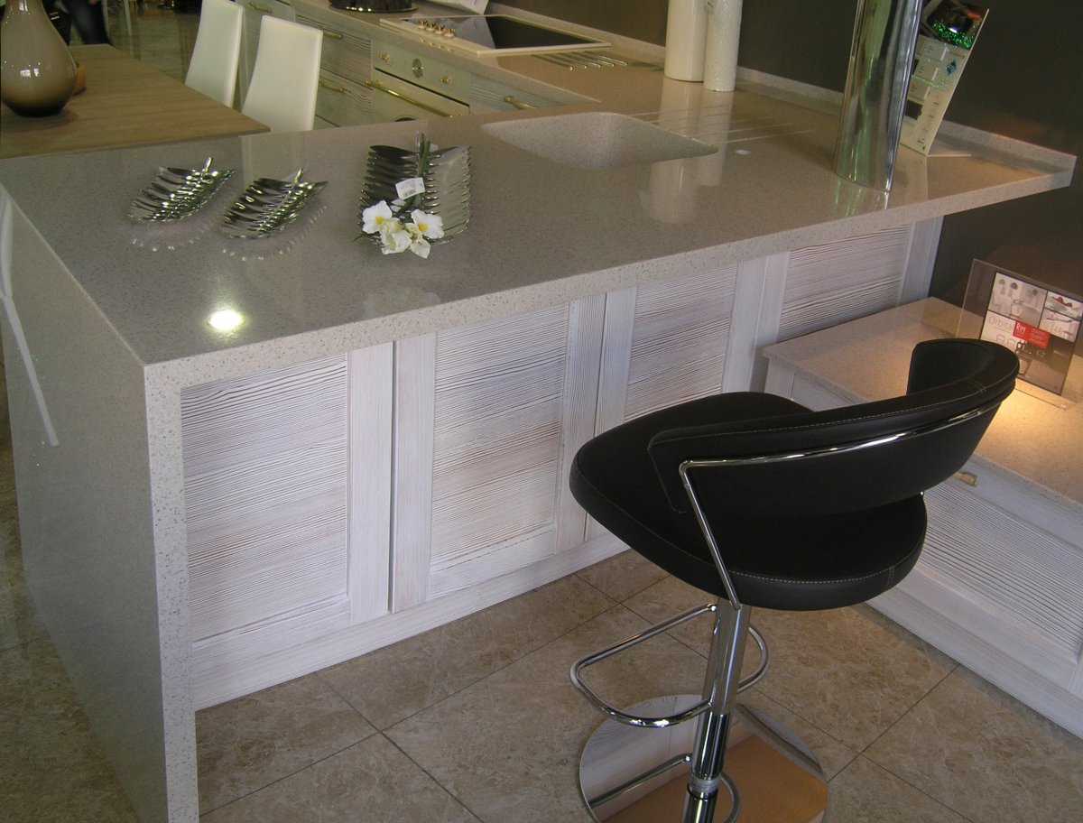 Кухни с барной стойкой