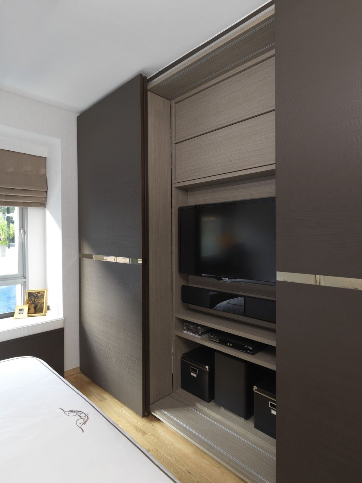 Встроенные шкафы с телевизором