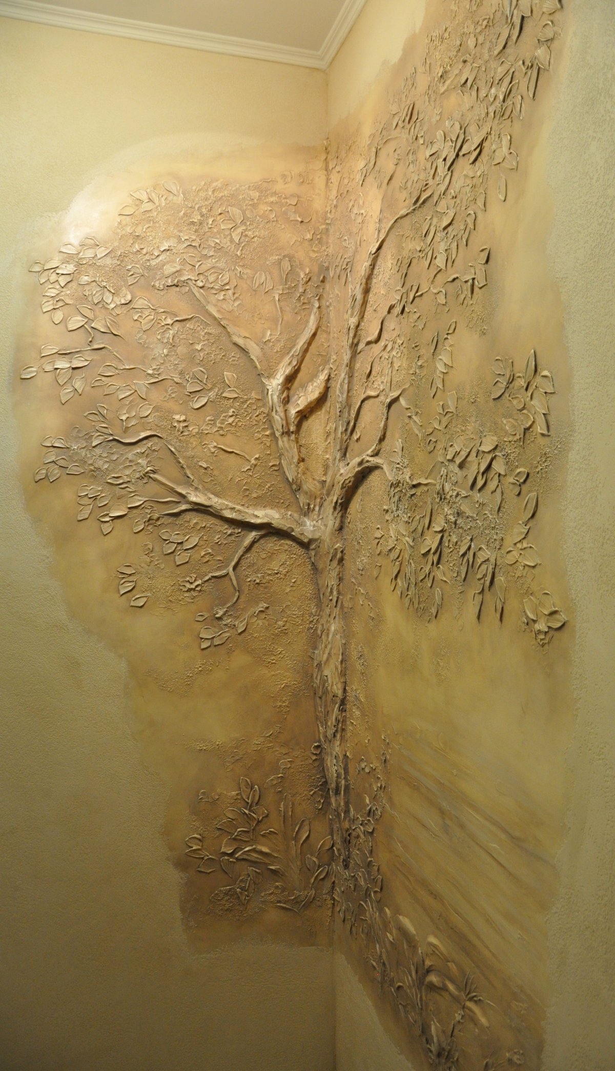 Роспись стен в углу