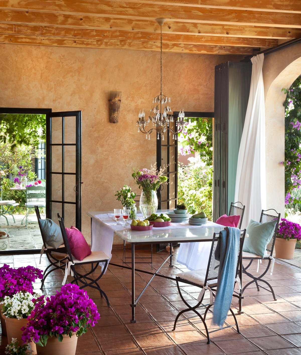 Полки для цветов на балконе