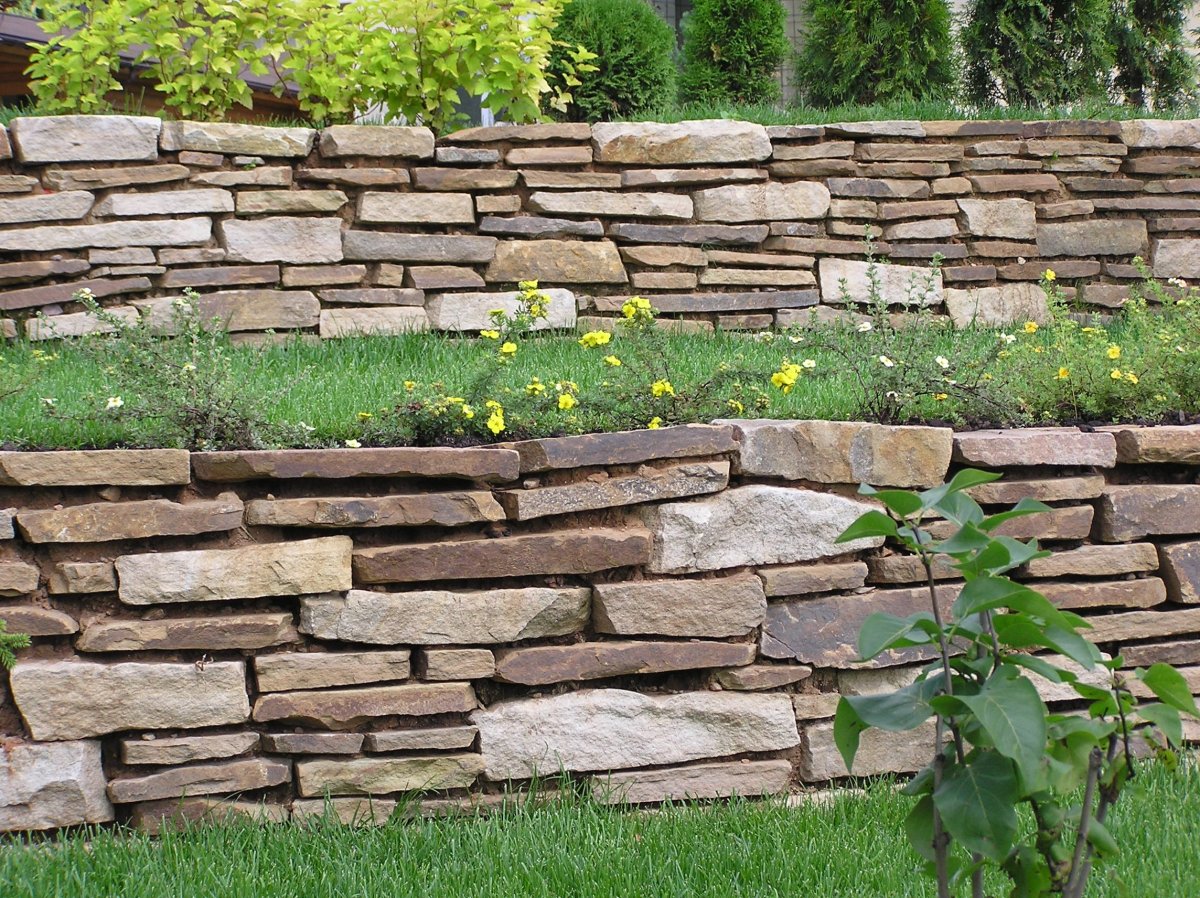 Альпийская подпорная стенка