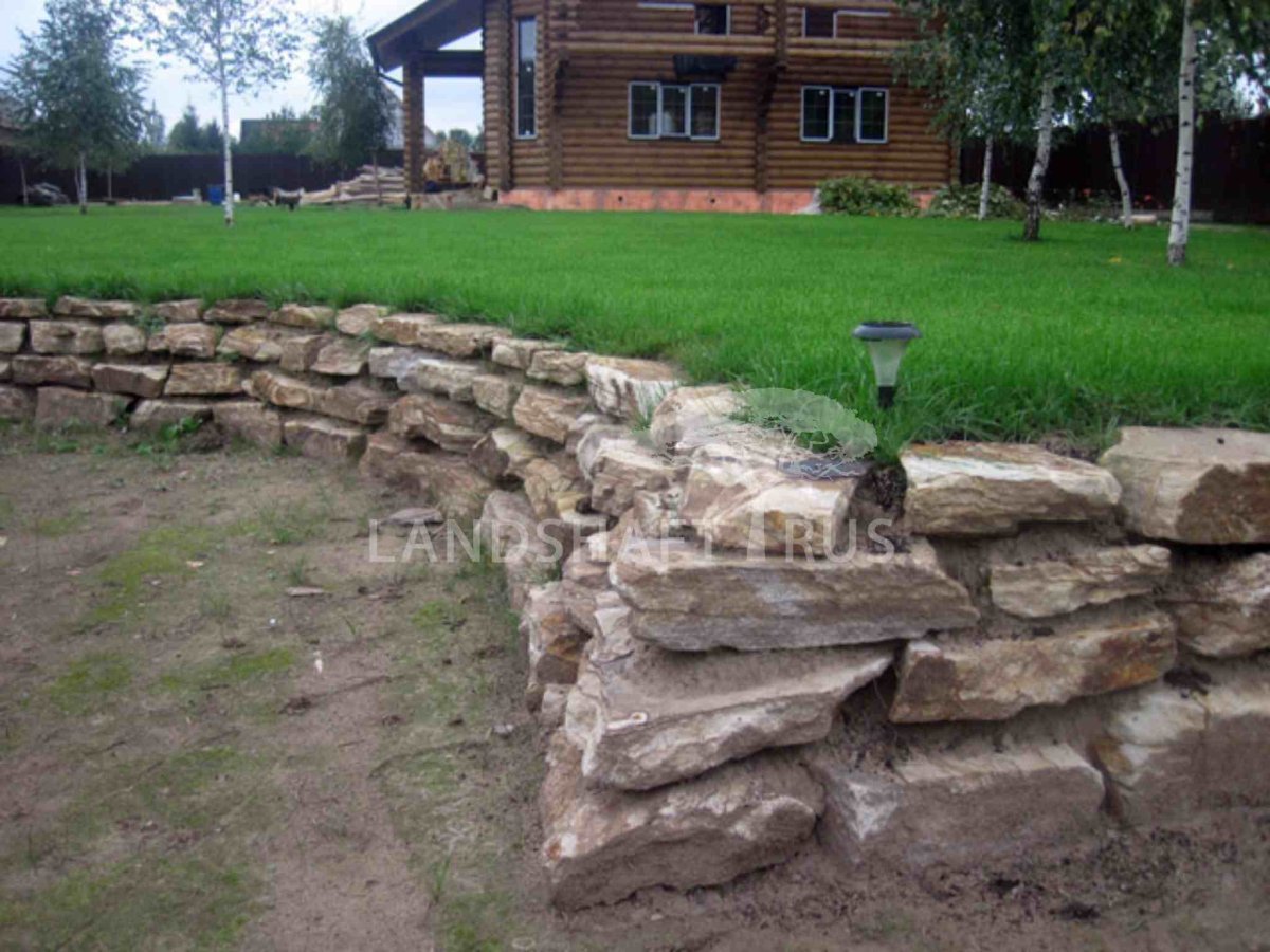 Подпорная стена из природного камня