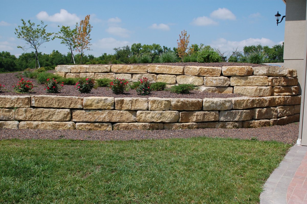 Подпорная стена из дикого камня