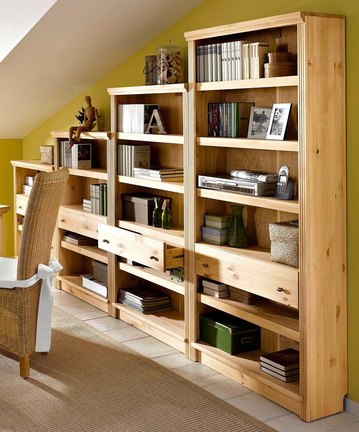 Потайная дверь в книжном стеллаже