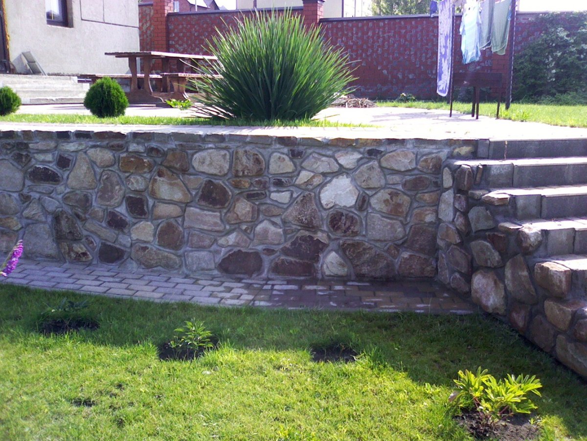 Стенка из камней своими руками