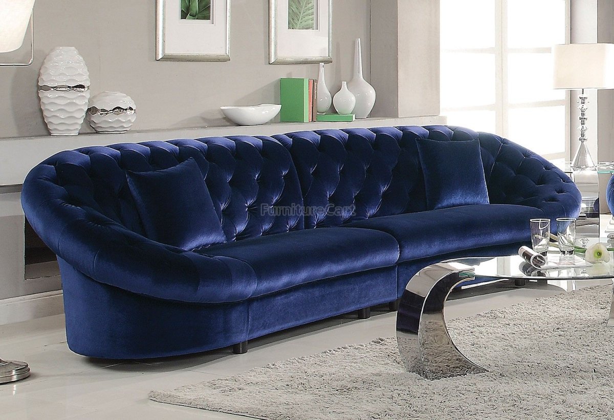 Угловой диван фиолетового цвета