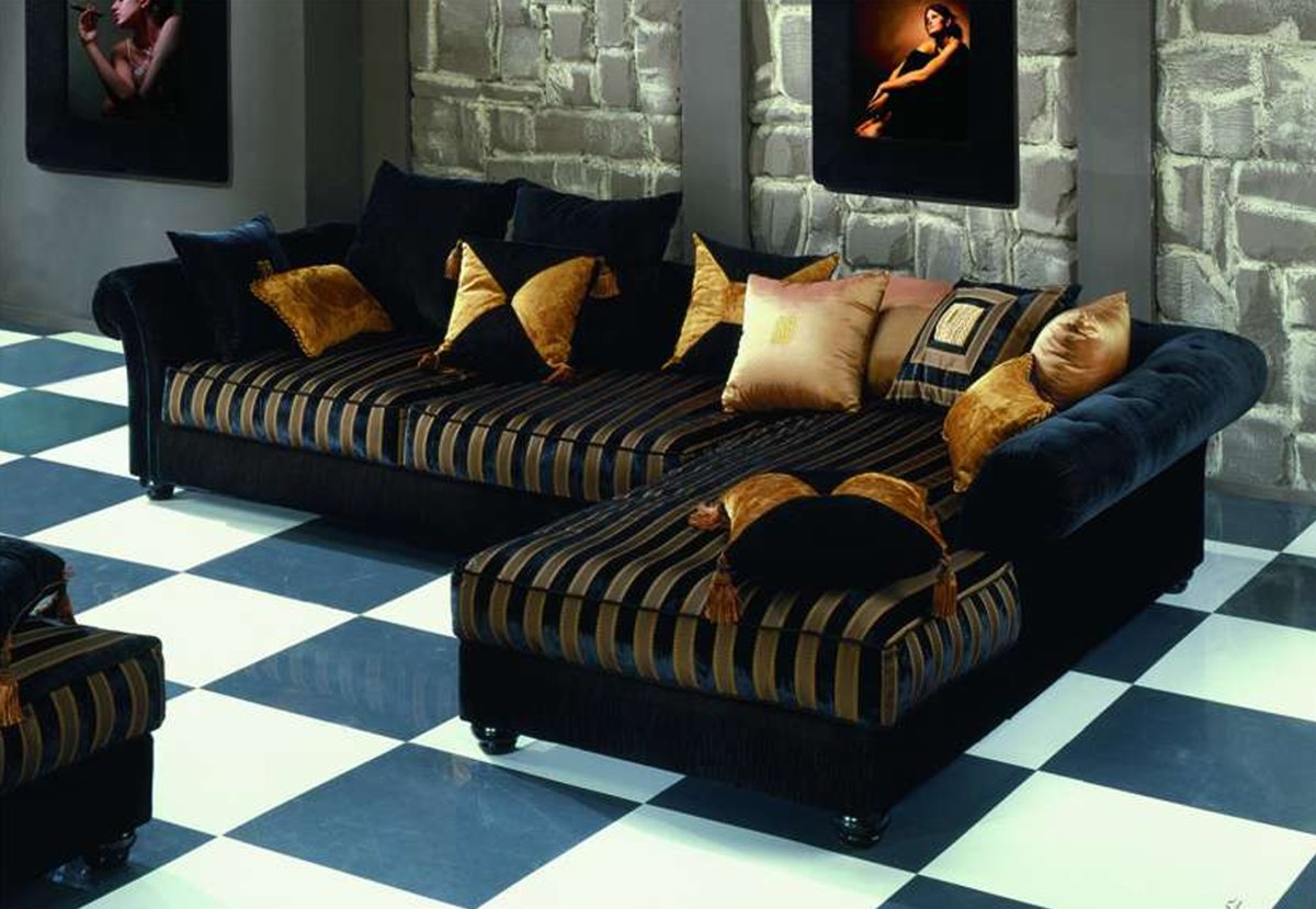 Фиолетовый диван