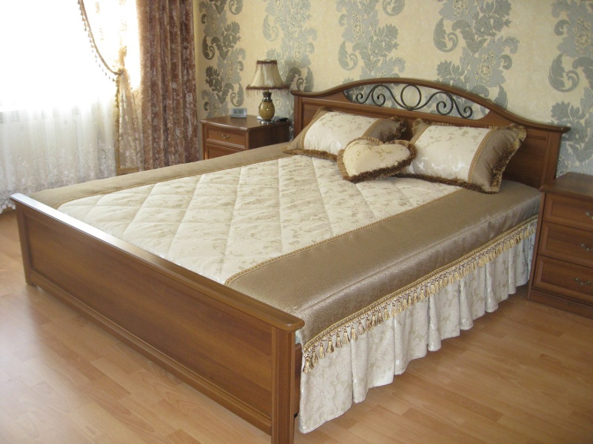 Покрывало на кровать со спинкой