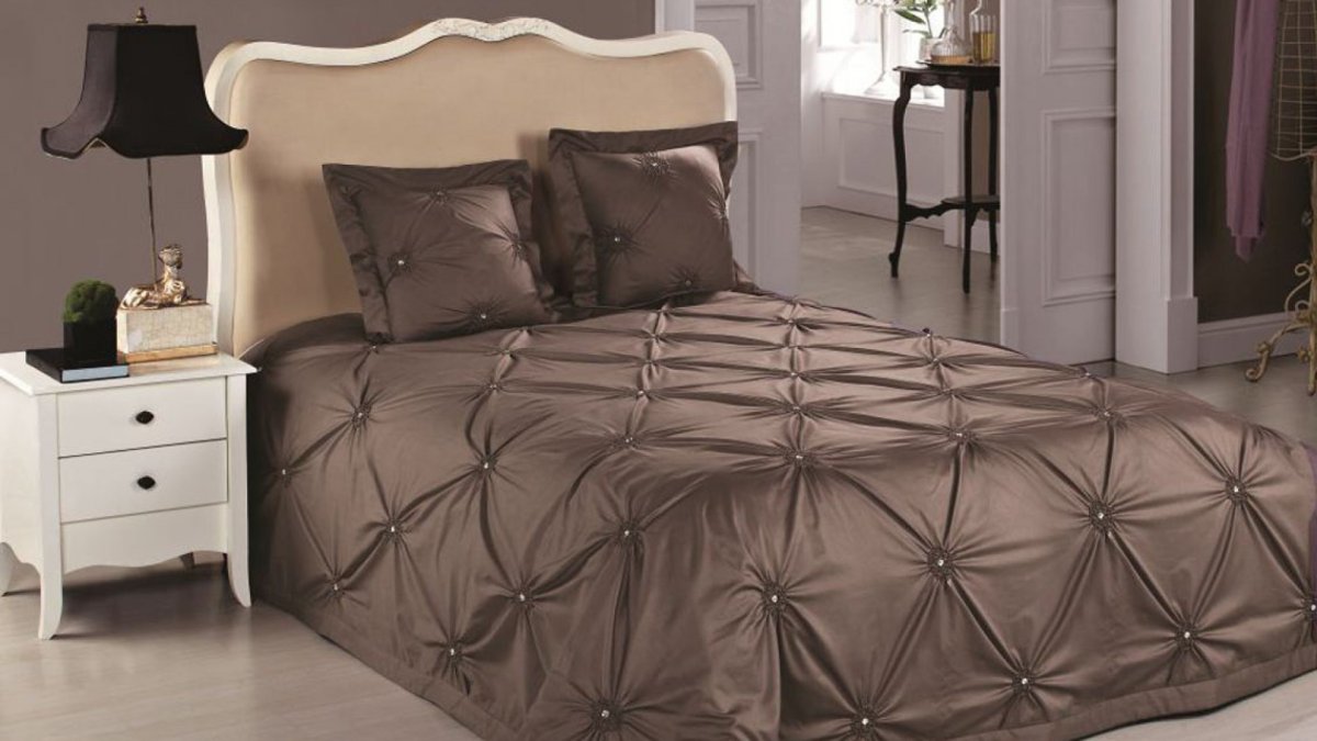 Покрывало стеганное сатин Люкс, окантованное 240*260