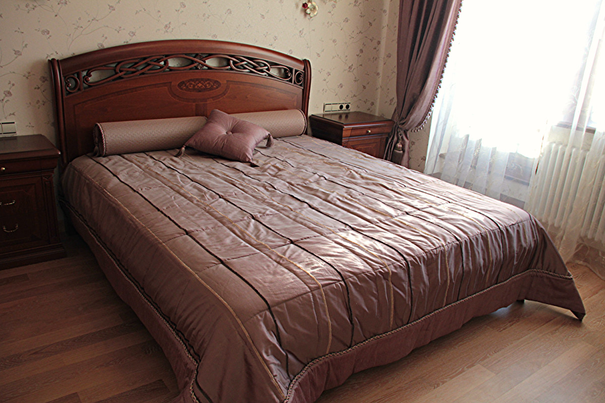 Покрывало на кровать с задней спинкой в спальню