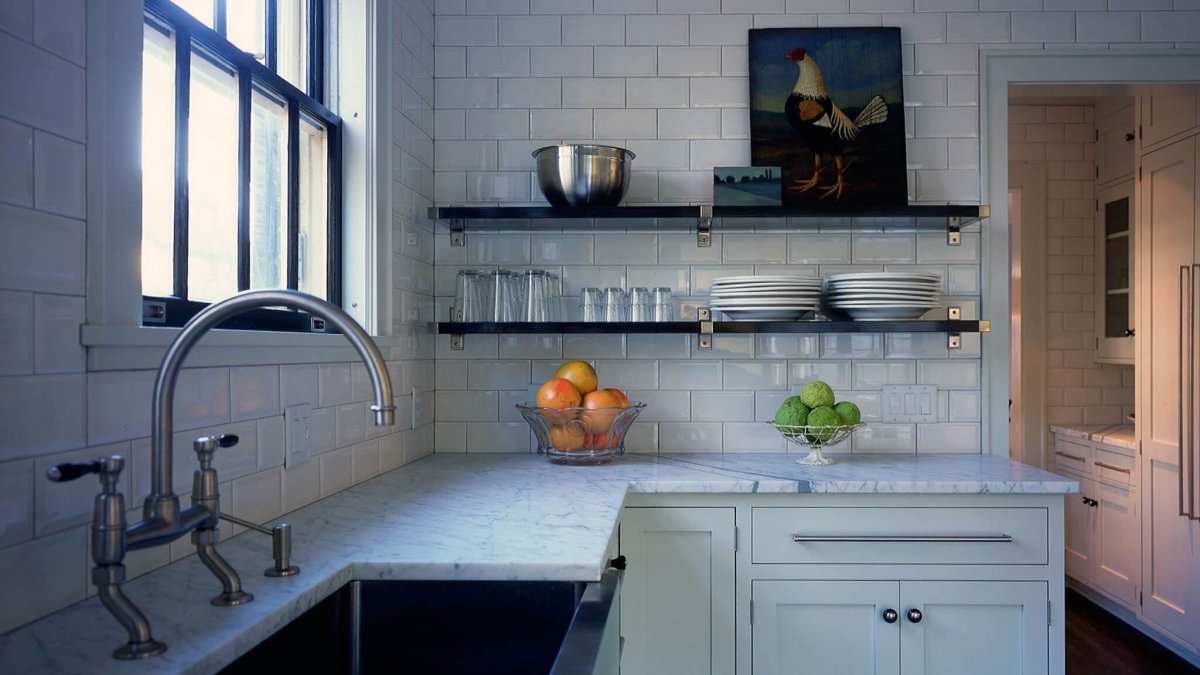 Вытяжка для кухни без верхних ящиков