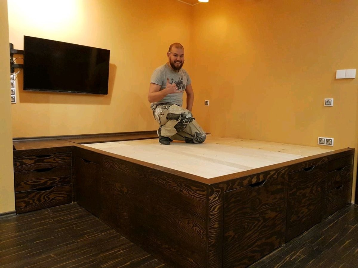 Подиум с выкатной кроватью