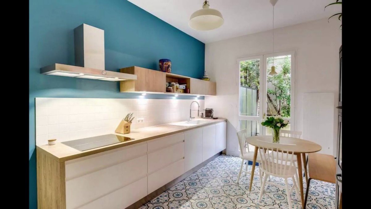 Голубая кухня в скандинавском стиле