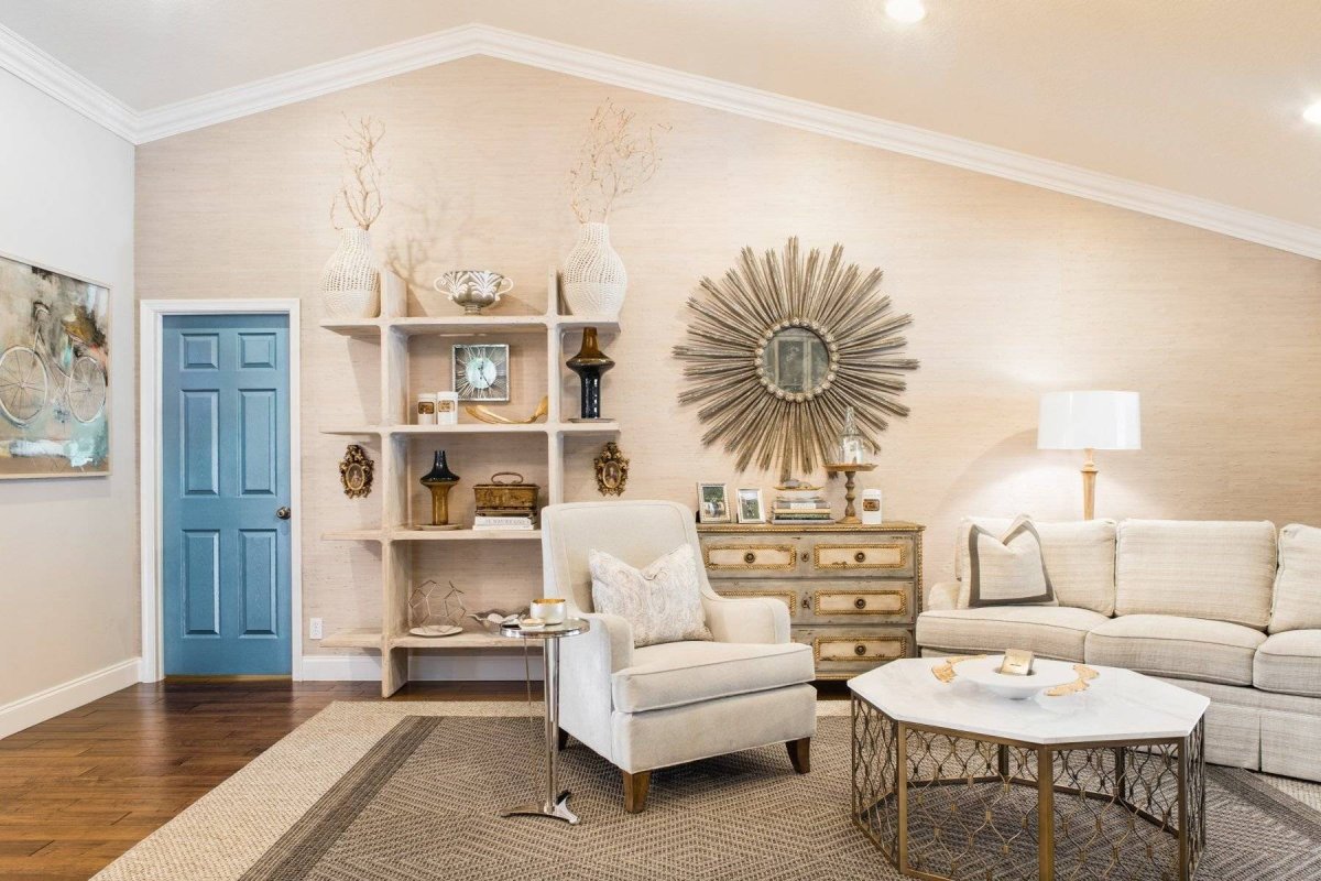 Светло желтый цвет стен