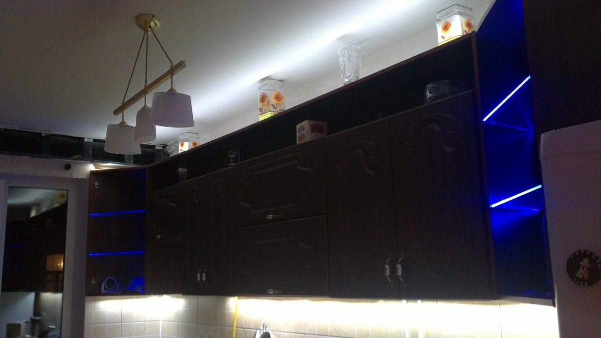 Подсветка на фартук под латунь