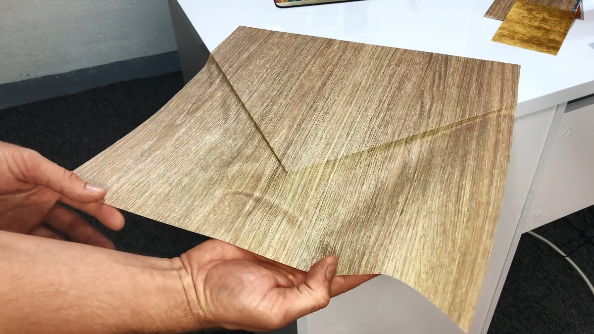 Клеящаяся пленка для кухни