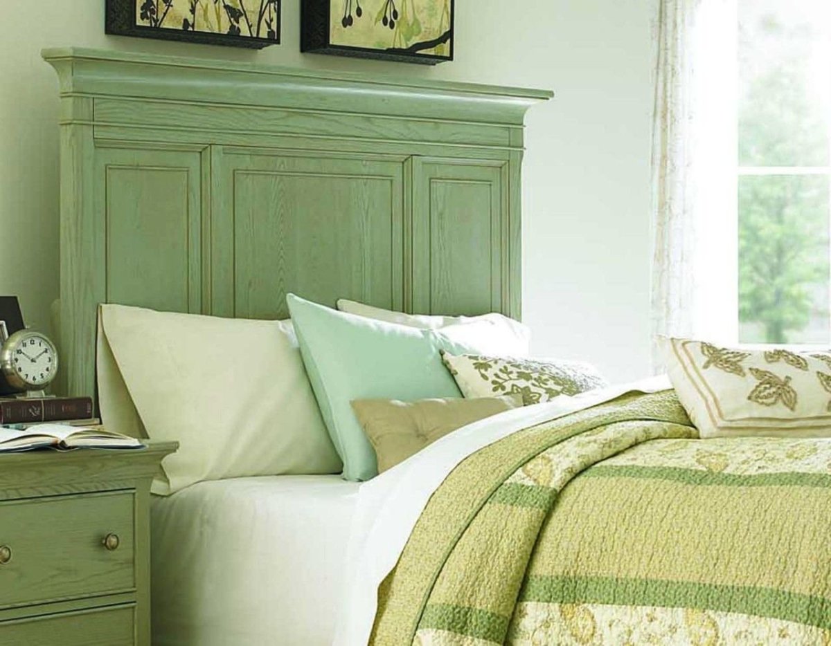 Оливковый диван в интерьере